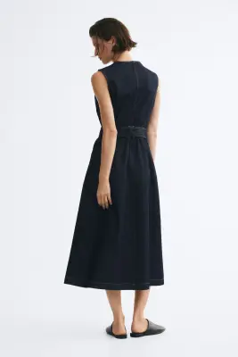 Robe en denim avec ceinture - Bleu denim foncé — photo 4