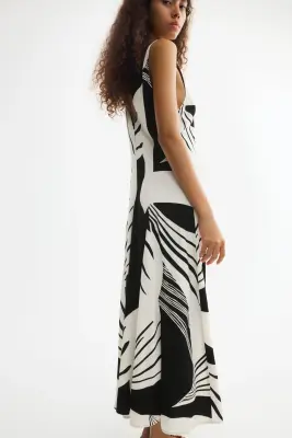 Robe en crêpe à plis godet - Noir/motif — photo 2