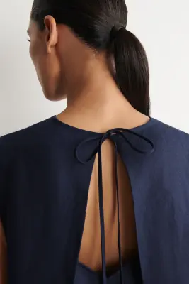 ROBE COURTE COL EN V ET DOS OUVERT EN LIN - BLEU MARINE — photo 2