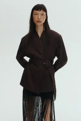Blazer sans revers avec ceinture - Marron foncé — photo 3