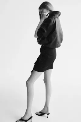 Minijupe avec fleur - Marron foncé — photo 1