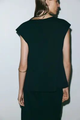 Top en jersey avec encolure bénitier - Noir — photo 4