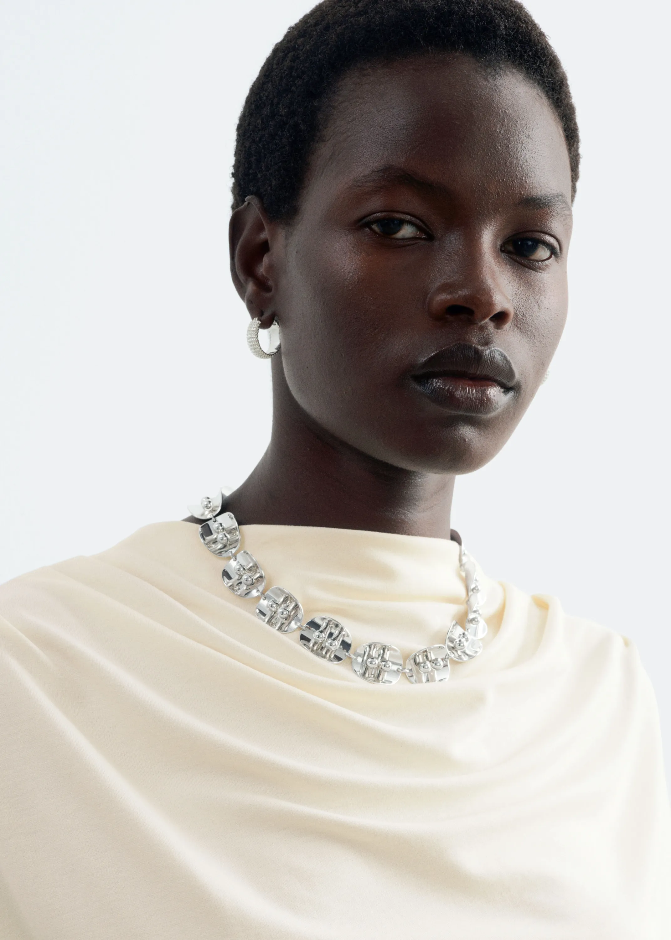 Collier à pièces sculpturales - Argenté