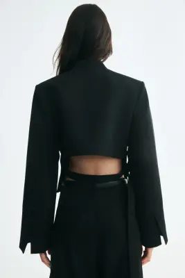 Blazer court avec détail ceinture - Noir — photo 3