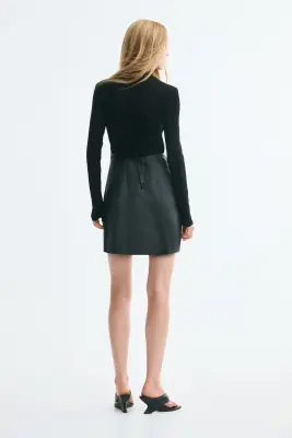 Robe en tissu enduit avec dos décolleté - Noir — photo 2