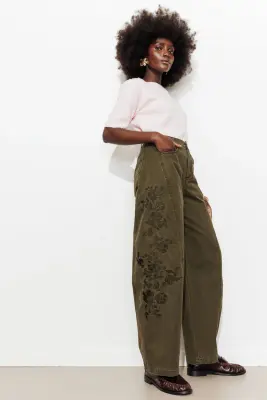 Pantalon balloon brodé Femme — photo 4