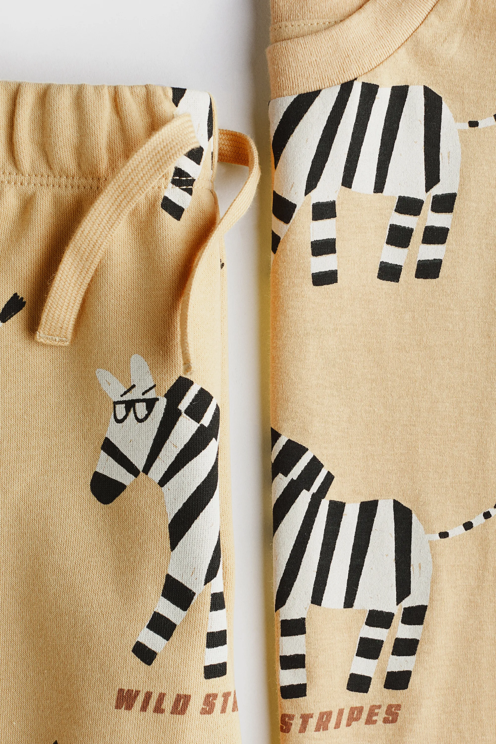 Ensemble 2 pièces T-shirt et short en molleton - Jaune ancien/zèbres
