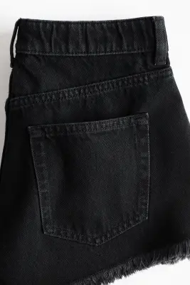 Short frangé en denim - Noir — photo 5