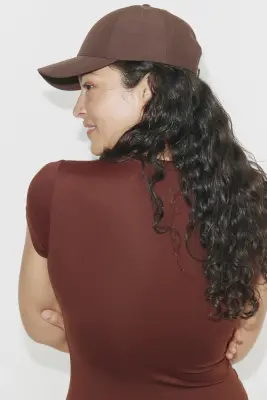 T-shirt ajusté en microfibre - Marron foncé — photo 2