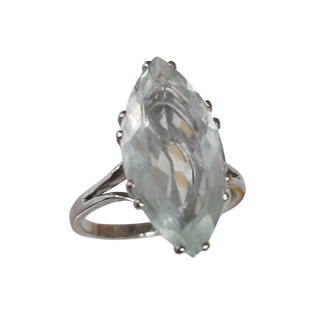 Bague or blanc marquise