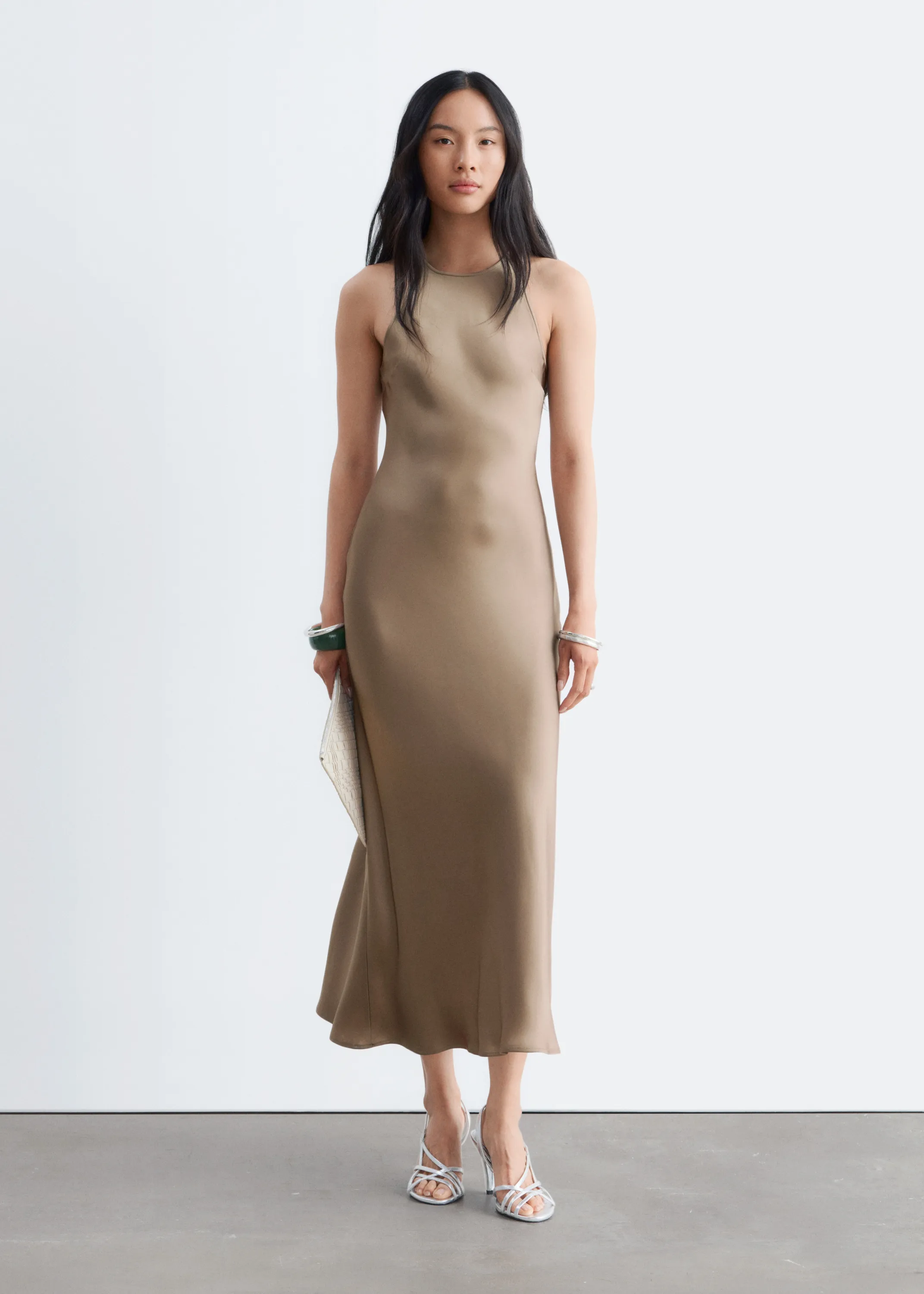 Robe midi en satin sans manches - Champagne