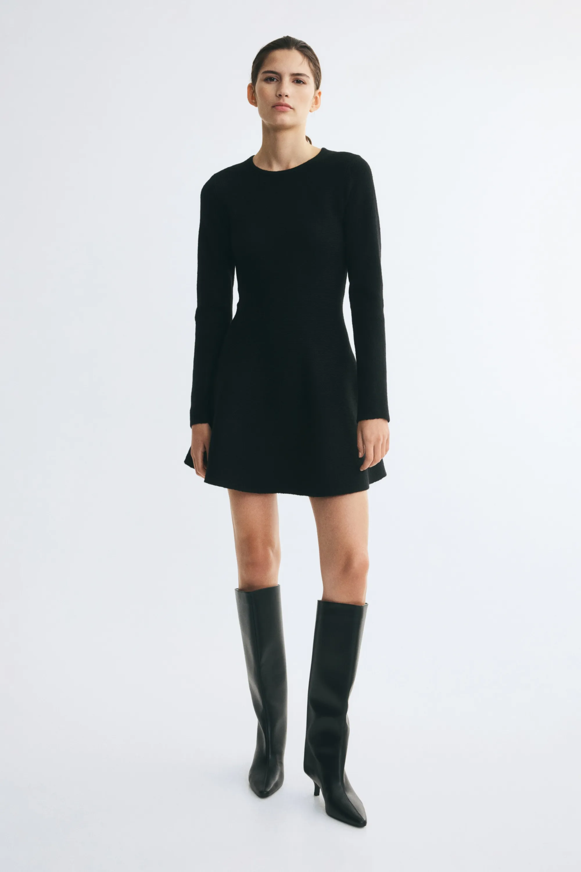 Robe en maille côtelée avec jupe évasée - Noir