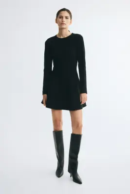 Robe en maille côtelée avec jupe évasée - Noir — photo 1