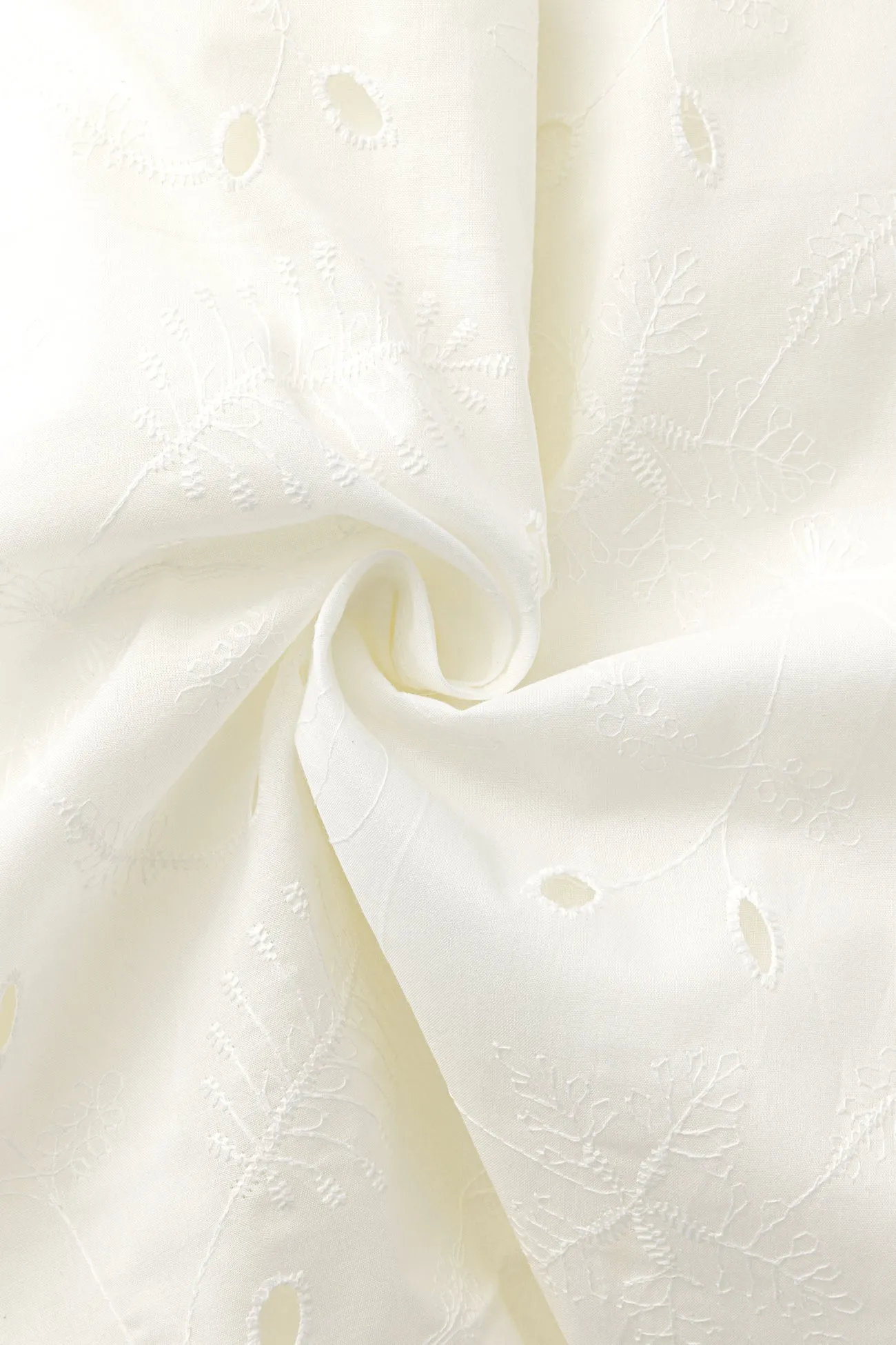 Coupon de 3 m en coton brodé