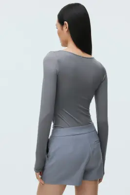 Top avec détail torsadé - Gris — photo 3
