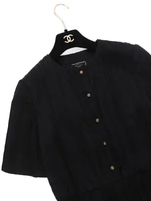Robe manches courtes en soie noire boutons bijoux dorés Prix boutique 4200€ Taille XS — photo 2