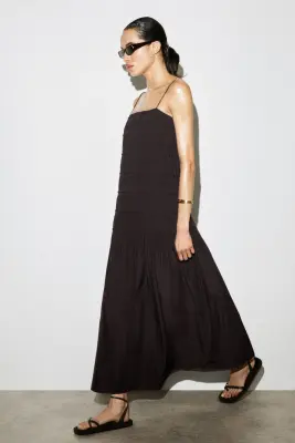 ROBE MIDI FRONCÉE À TAILLE BASSE EN POPELINE - BRUN FONCÉ — photo 1