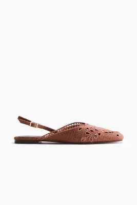 Escarpins à bride arrière avec broderie anglaise - Rose poudré foncé — photo 1