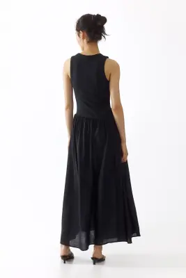 Robe avec jupe évasée - Noir — photo 2