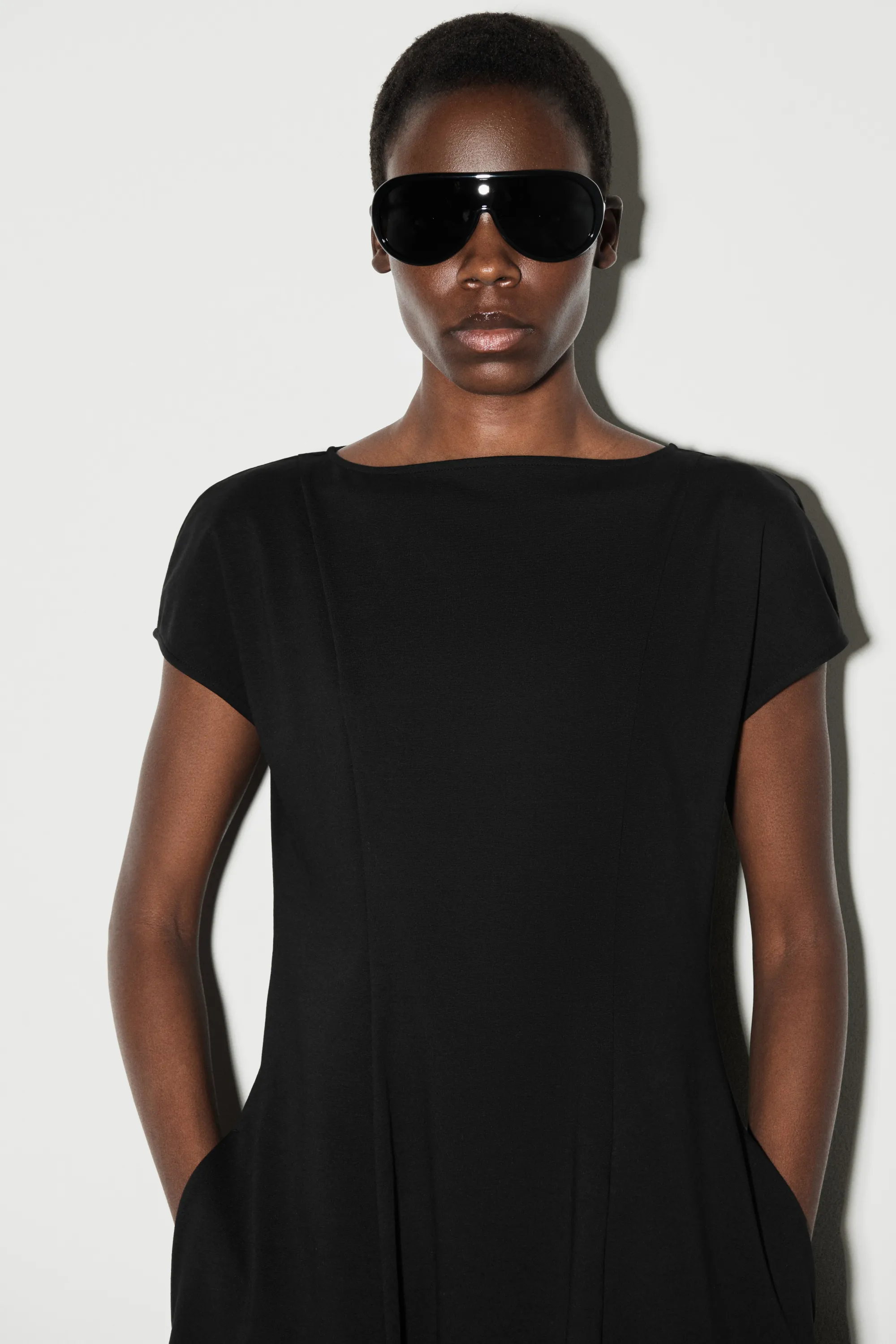 ROBE MIDI SCULPTÉE EN JERSEY - NOIR