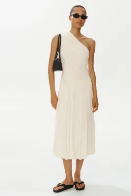 Robe asymétrique avec base à effet boule - Crème — photo 1