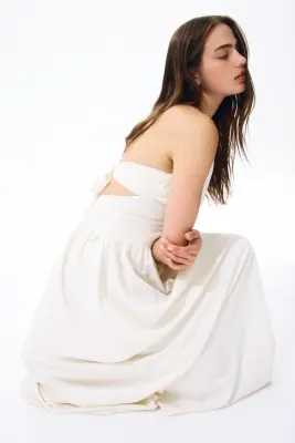 Robe dos nu à effet froncé - Crème — photo 2