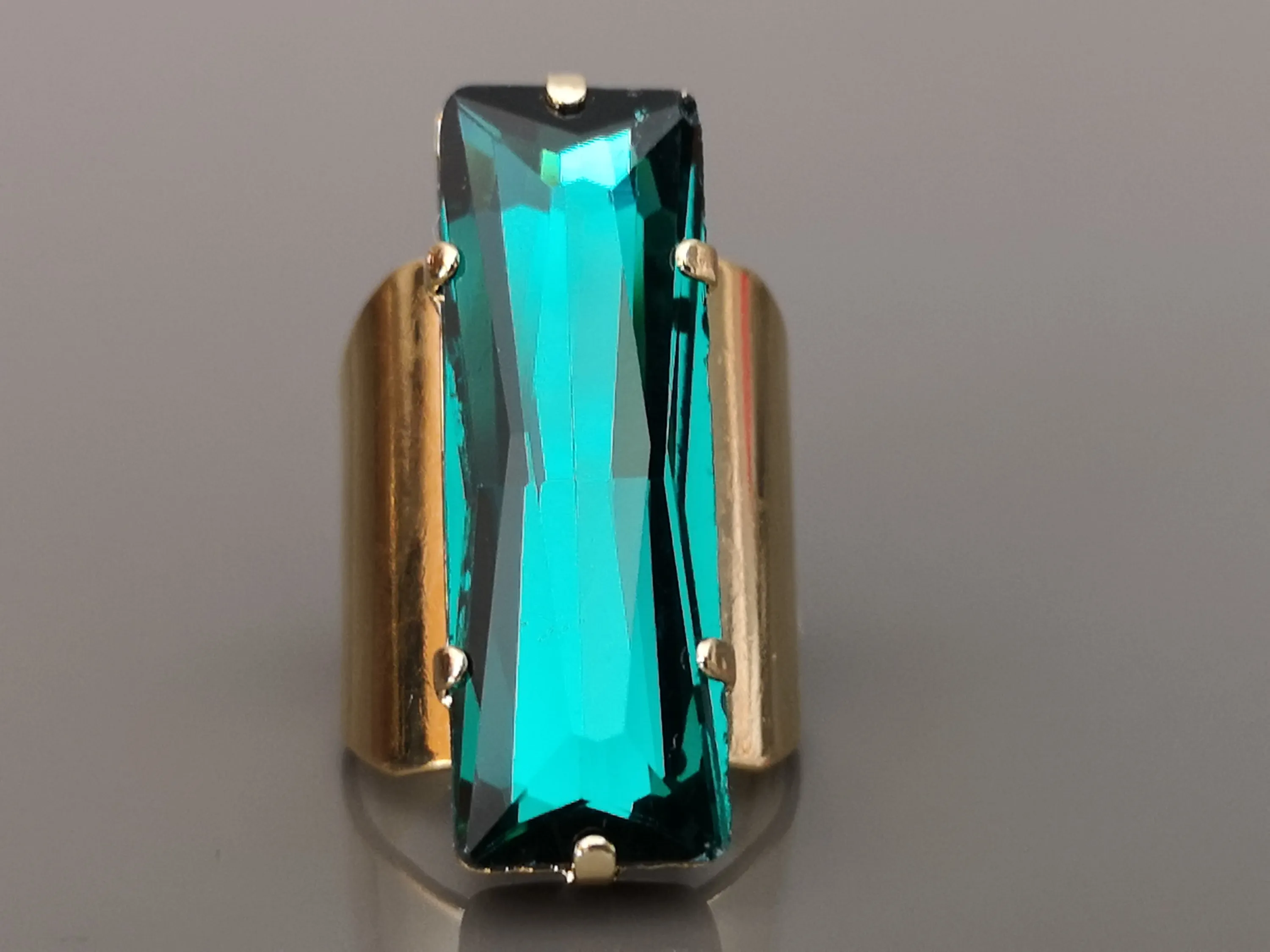 Audrey big crystal ring