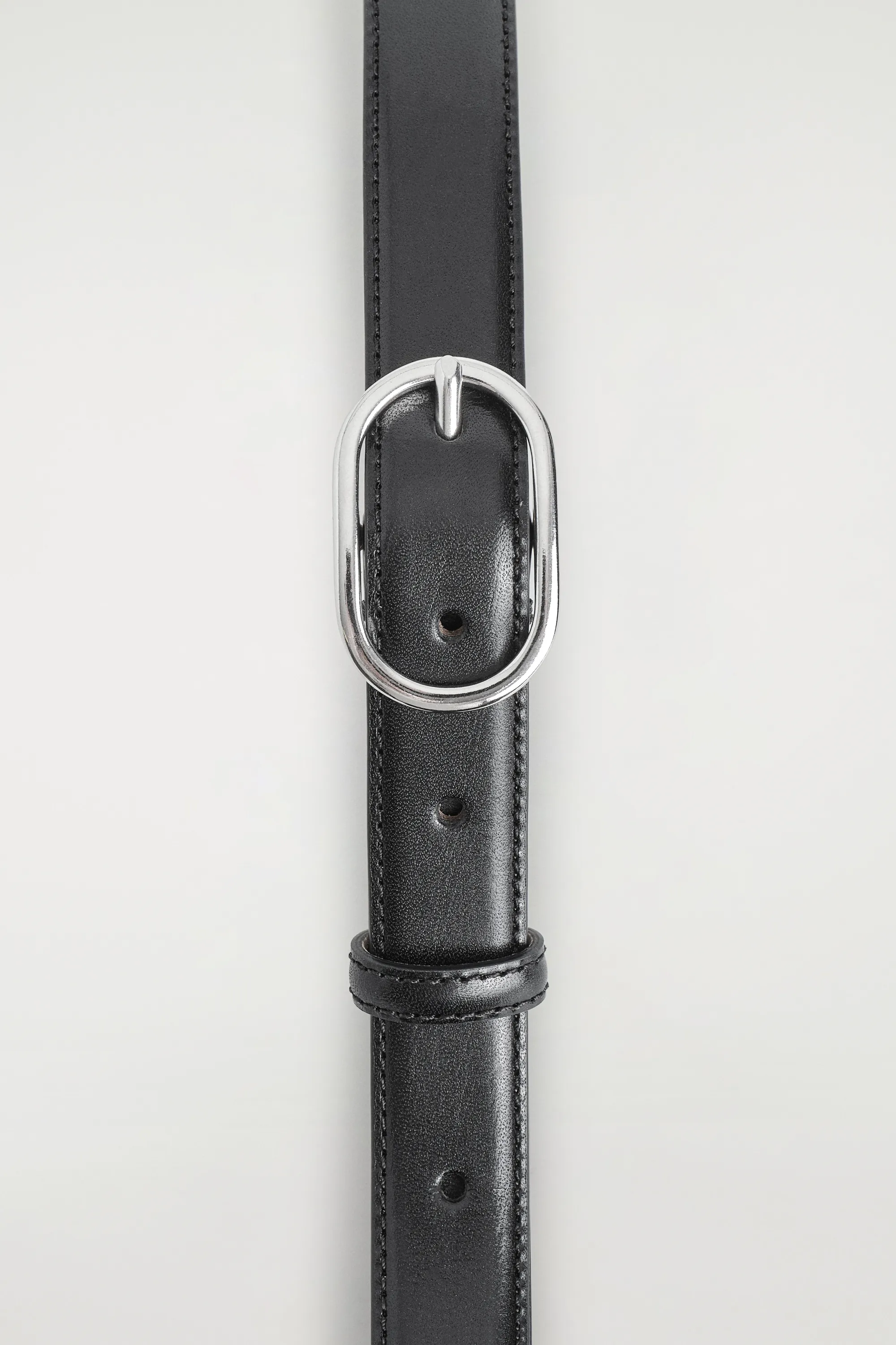 CEINTURE EN CUIR À BOUCLE OVALE - NOIR / ARGENTÉ