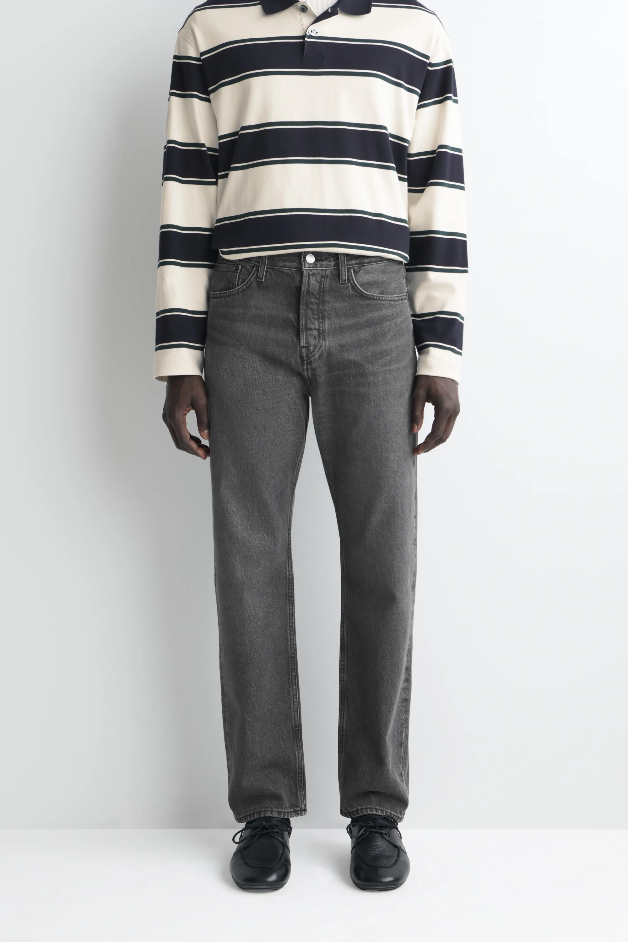 JEAN SIGNATURE REGULAR DROIT - NOIR DÉLAVÉ
