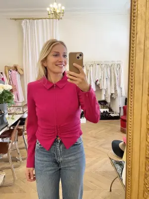 Veste courte en crêpe de laine rose fushia Prix boutique 650€ Taille 36 — photo 3