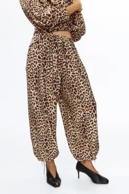 Pantalon à jambes barrel - Beige/imprimé léopard — photo 1
