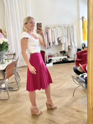 Jupe taille haute évasée en crêpe de laine rose fushia Prix boutique 480€ Taille 38 — photo 3