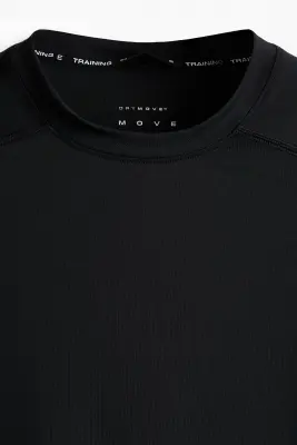 T-shirt de sport Compression Fit DryMove™ - Noir — photo 4