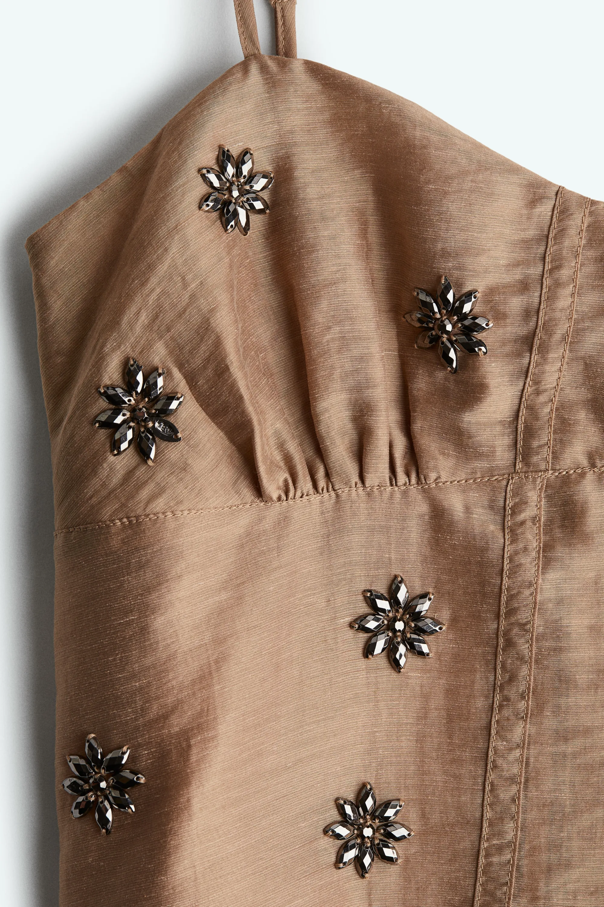 Robe vaporeuse et ornementée à bretelles fines - Beige foncé