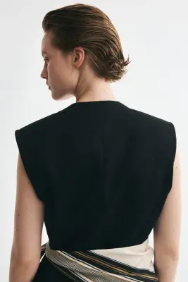 Blazer sans manches avec foulard - Noir — photo 2