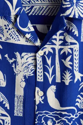 Chemise imprimée Relaxed Fit avec col cubain - Bleu vif/motif — photo 4