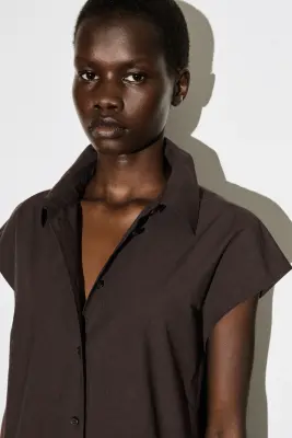 ROBE-CHEMISE SANS MANCHES EN POPELINE DE COTON - BRUN FONCÉ — photo 2