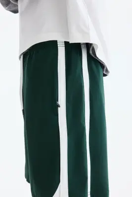 Short de survêtement Regular Fit - Vert foncé/color block — photo 3