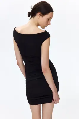 Robe épaules nues à effet drapé - Noir — photo 4