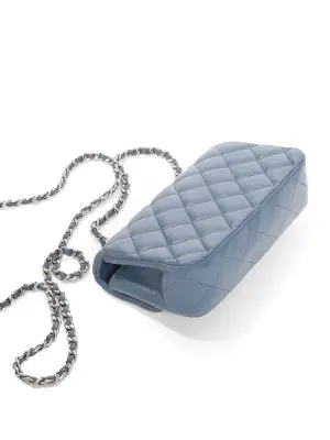 Sac classique mini timeless à rabat en cuir bleu canard et chaîne bandoulière argent — photo 5