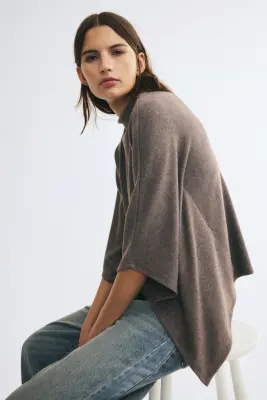 Cape en maille avec col cheminée - Taupe — photo 2