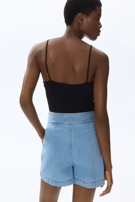 Short en denim avec ceinture - Bleu denim clair — photo 2