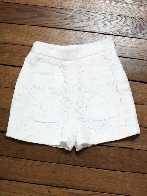 Short taille haute blanc ivoire brodé de dentelle Prix boutique 950€ Taille 38 — photo 5