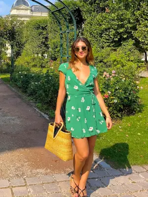 Robe manches courtes cache coeur en crêpe vert fleuri blanc Taille M — photo 2