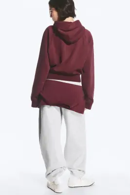 Sweat à capuche coupe standard à manches raglan - Rouge foncé délavé — photo 2