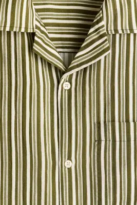 Chemise Relaxed Fit avec col cubain - Vert kaki foncé/rayé — photo 3