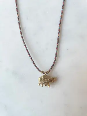 Nouveau ! ROOM SERVICE JEWELRY Collier Porte-bonheur Éléphant Rainbow — photo 3