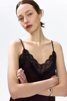 Robe à bretelles fines avec dentelle - Marron foncé/noir — photo 2