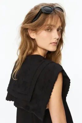 Robe à col marin avec broderie anglaise - Noir — photo 3