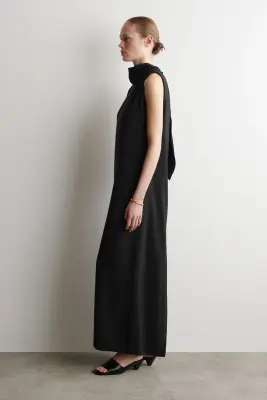 ROBE LONGUE DRAPÉE À COL MONTANT ET DÉTAIL NOUÉ - NOIR — photo 1